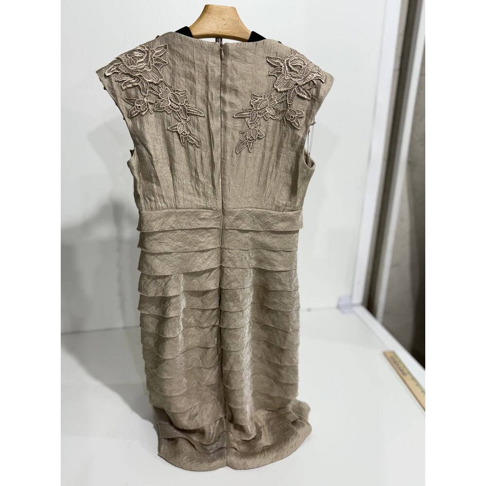 London Times Champagne Tiered Metallic Dress – Size 4 - Picture 3 of 8
